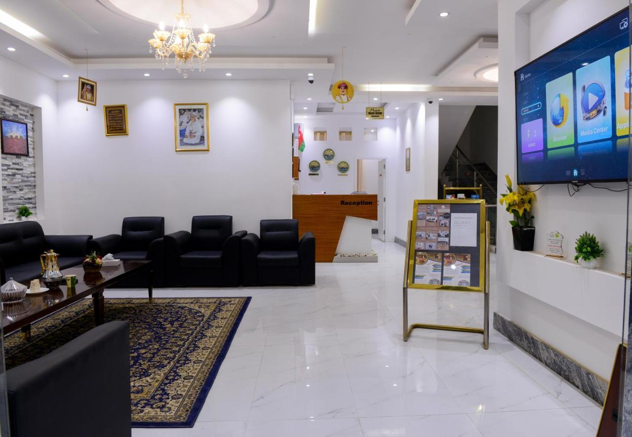 Oasis Hotel *