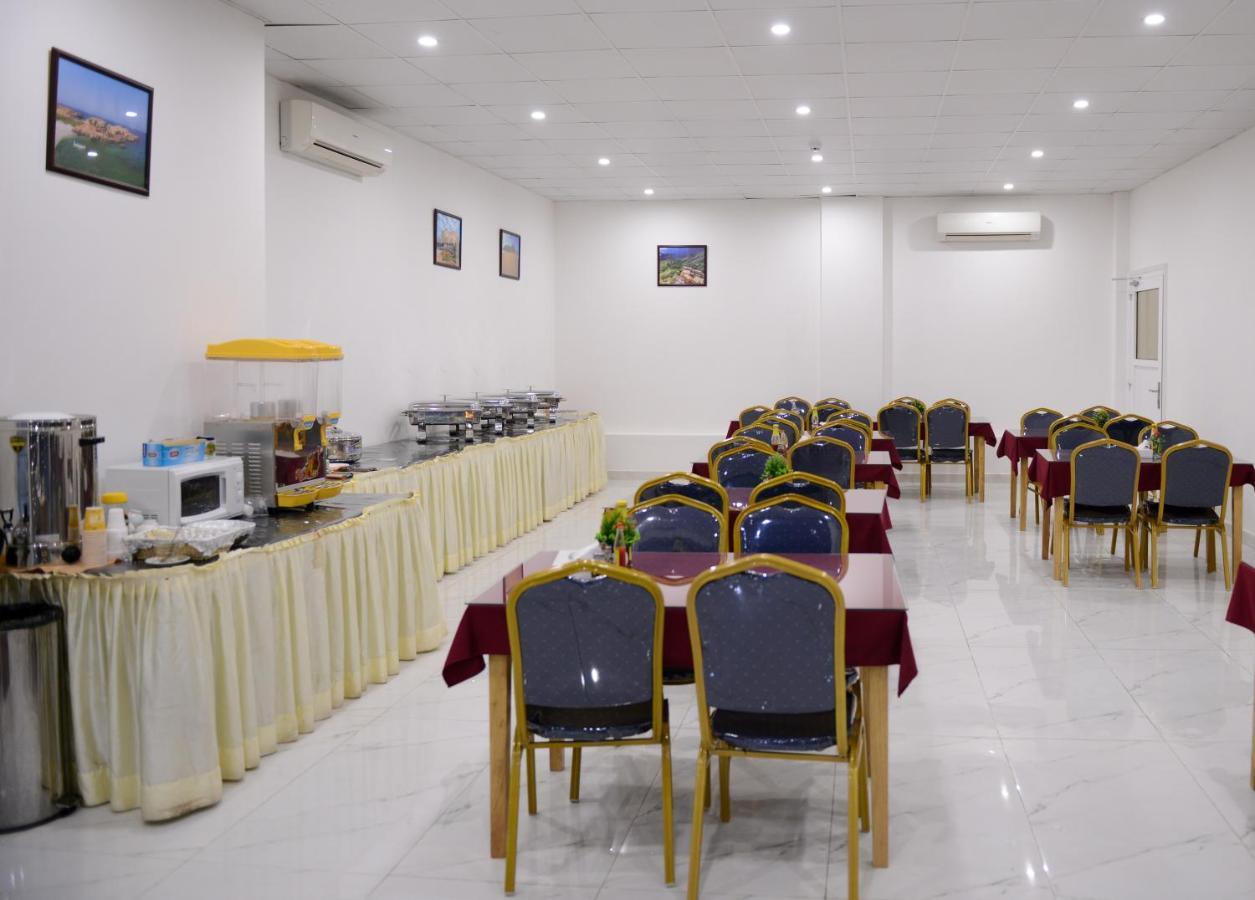 Hotel Oasis *